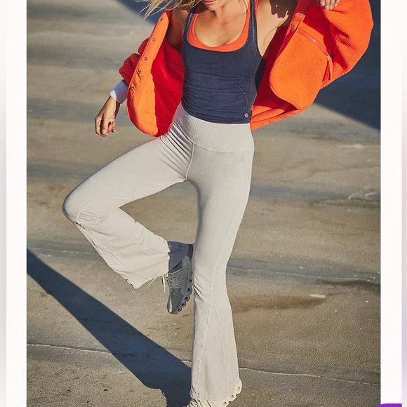 Free People Good Karma Flare Leggings NWOT - Picture 1 of 6